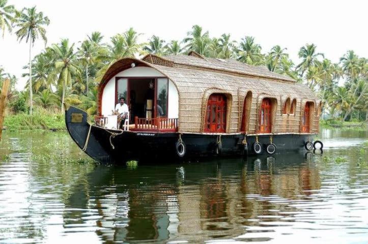 Отель Aqua Castle Houseboat - By Aqua Jumbo Houseboats Alappuzha Экстерьер фото