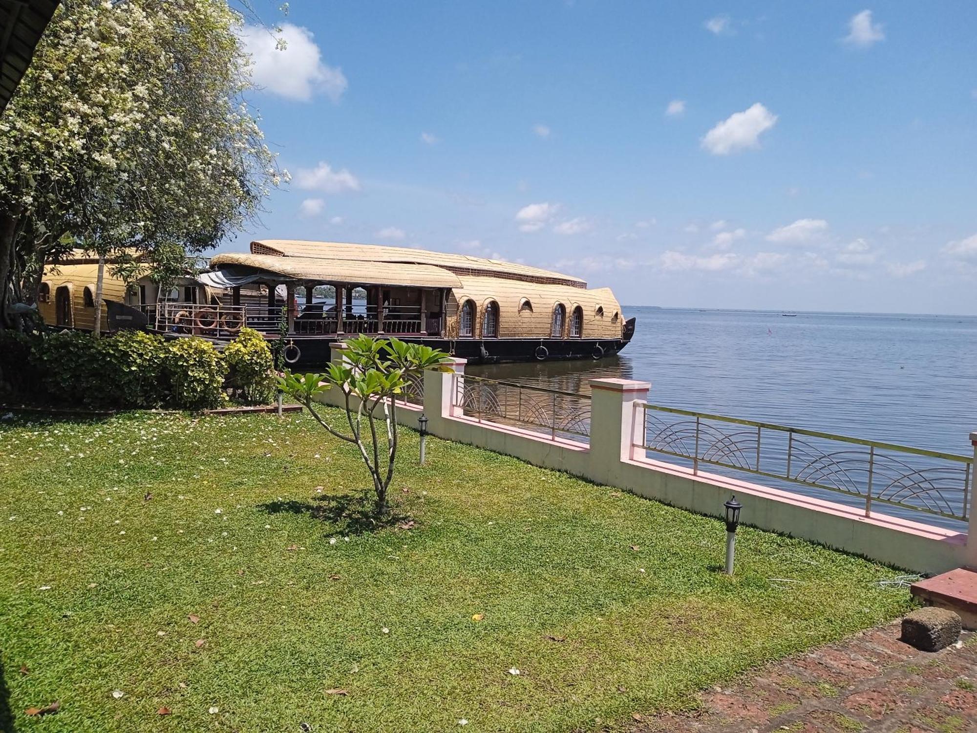 Отель Aqua Castle Houseboat - By Aqua Jumbo Houseboats Alappuzha Экстерьер фото